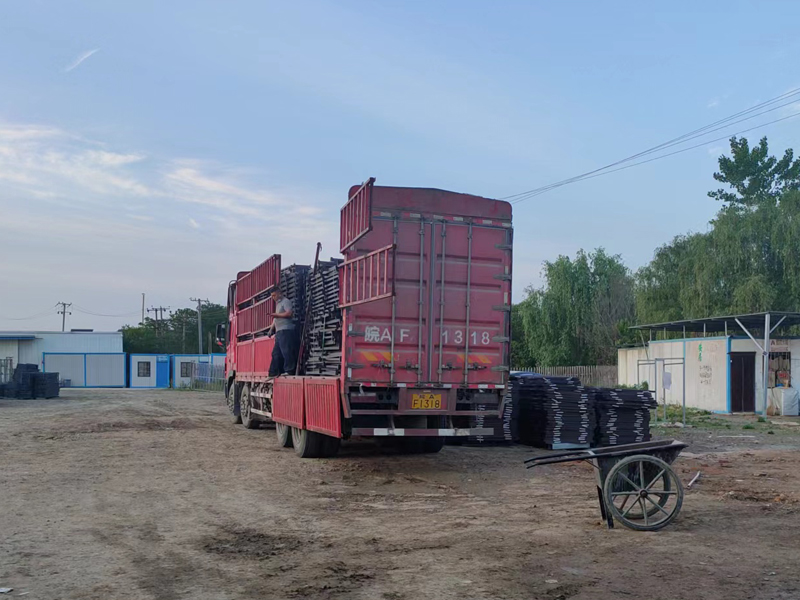 金用護(hù)欄2022年5月10日鋅鋼空調(diào)欄桿裝車發(fā)貨！