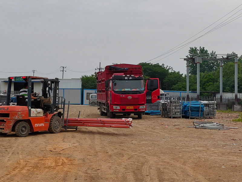 金用護欄2022年5月27日鋅鋼欄桿裝車發(fā)貨！