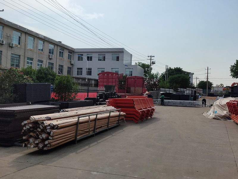 金用護(hù)欄2022年6月6日鋅鋼樓梯欄桿裝車發(fā)貨！