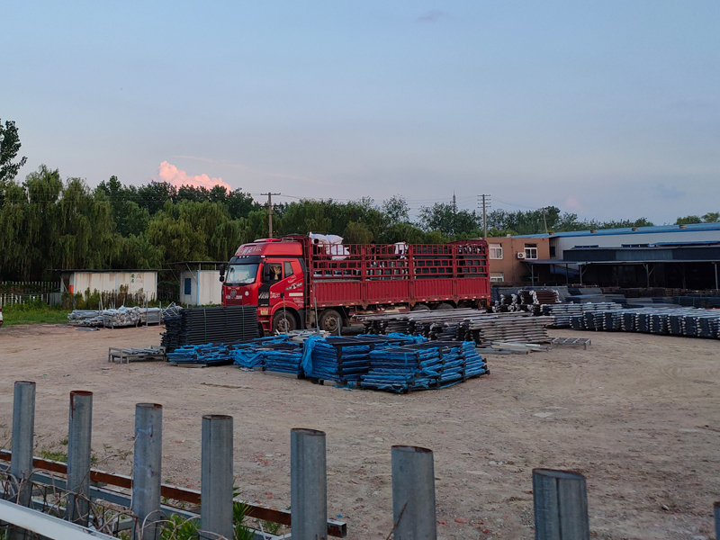 金用護(hù)欄2022年7月2日鋅鋼飄窗護(hù)欄裝車發(fā)貨！