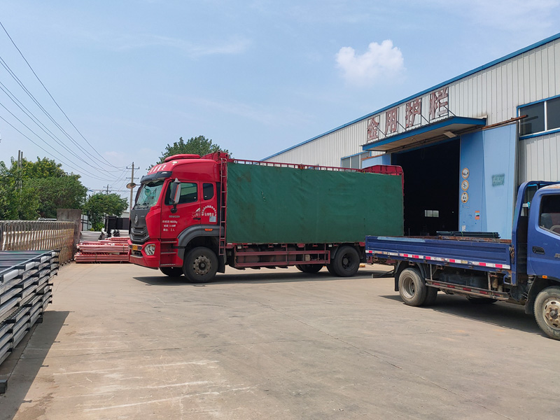 金用護欄2022年7月18日鋅鋼陽臺護欄裝車發(fā)貨！