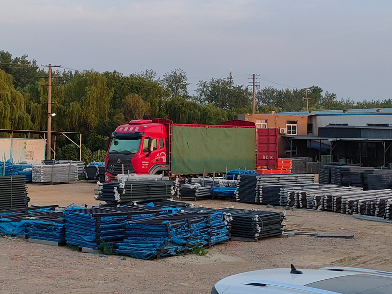 金用護欄2022年7月19日鋅鋼百葉窗裝車發(fā)貨！