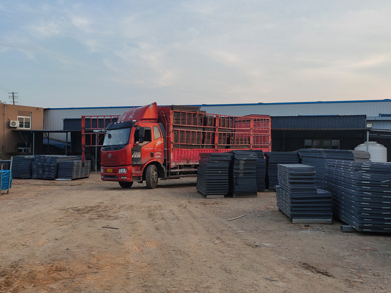 金用護(hù)欄2022年7月27日鋅鋼飄窗欄桿裝車發(fā)貨！