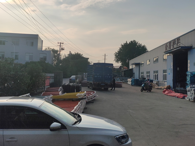 金用護(hù)欄2022年8月1日鋅鋼飄窗欄桿裝車(chē)發(fā)貨！