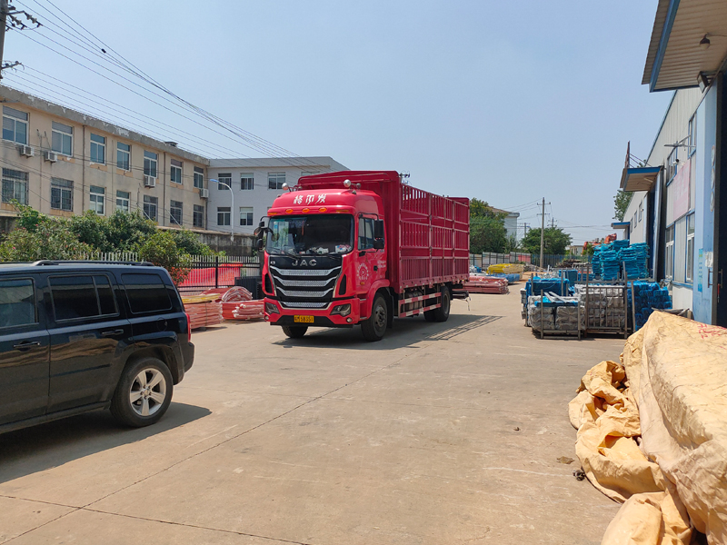 金用護欄2022年8月4日鋅鋼飄窗欄桿裝車發(fā)貨！