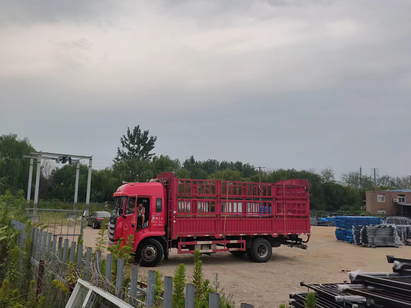 金用護(hù)欄2022年8月18日鋅鋼陽(yáng)臺(tái)欄桿裝車發(fā)貨！