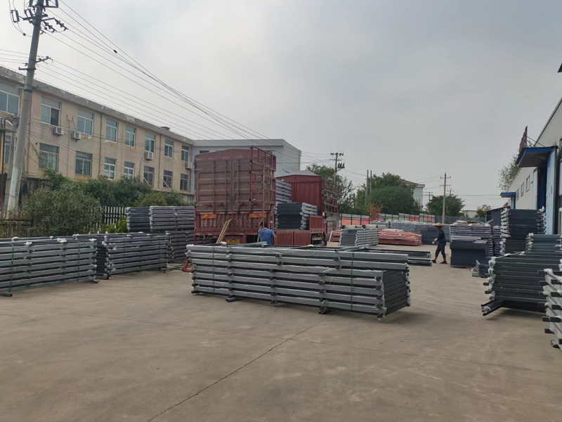 金用護(hù)欄2022年8月26日鋅鋼護(hù)欄裝車(chē)發(fā)貨！