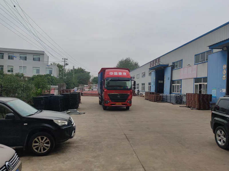 金用護(hù)欄2022年9月2日鋅鋼護(hù)窗欄桿裝車發(fā)貨！