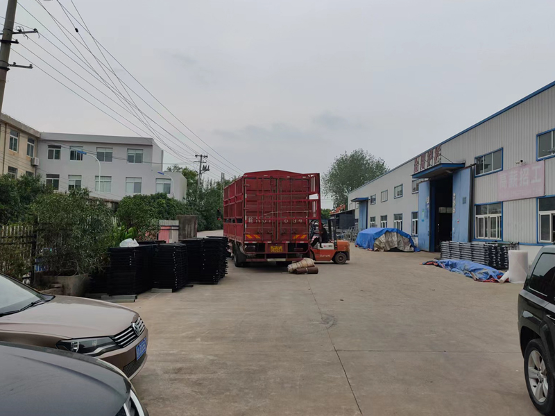 金用護(hù)欄2022年9月5日鋅鋼飄窗護(hù)欄裝車發(fā)貨！