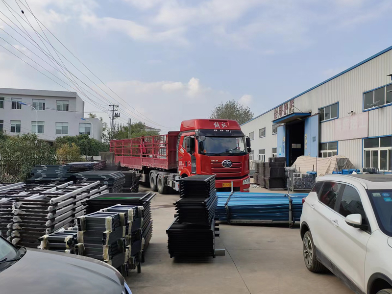 金用護(hù)欄2022年11月4日鋅鋼組裝護(hù)欄裝車發(fā)貨！