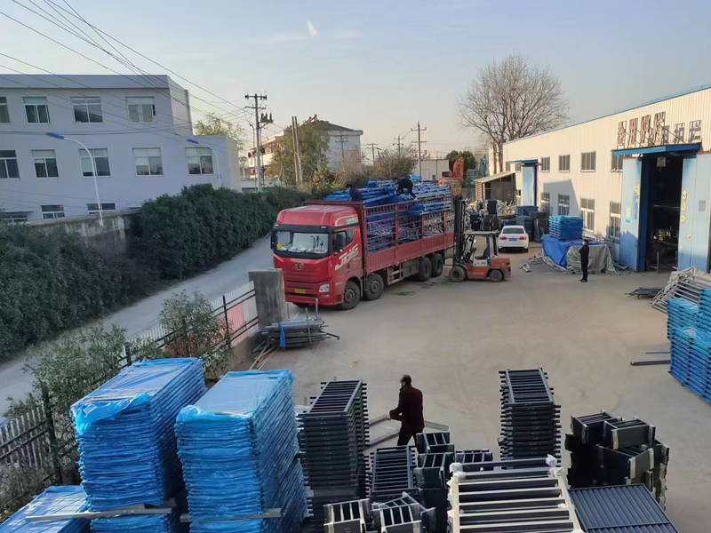金用護(hù)欄2022年12月10日鋅鋼陽(yáng)臺(tái)護(hù)欄裝車發(fā)貨！