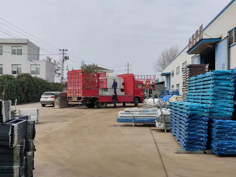 金用護欄2022年12月12日鋅鋼飄窗欄桿裝車發(fā)貨！