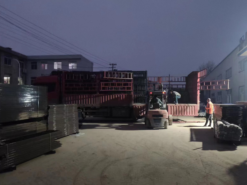 金用護欄2022年12月15日鋅鋼百葉窗裝車發(fā)貨！