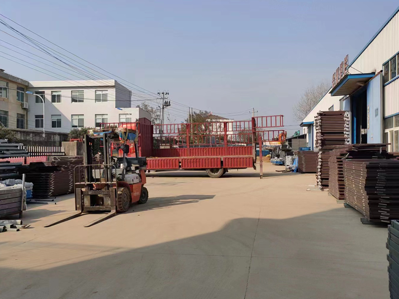 金用護(hù)欄2022年12月16日鋅鋼百葉窗裝車發(fā)貨！