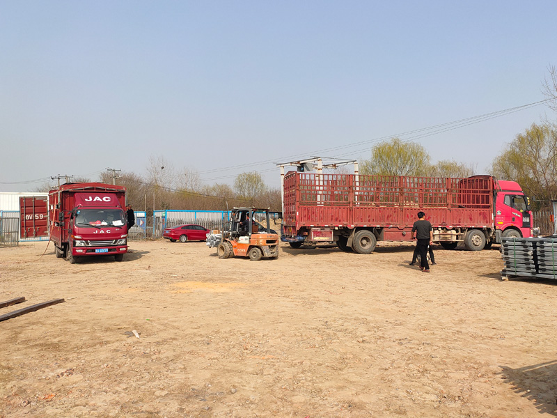 金用護欄2023年3月4日鋅鋼陽臺護欄裝車發(fā)貨！