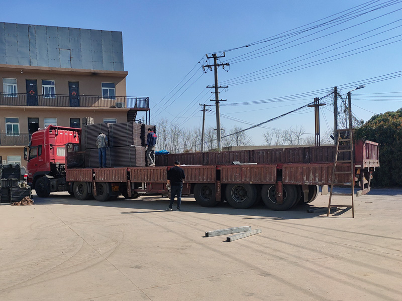 金用護(hù)欄2023年3月13日鋅鋼飄窗護(hù)欄裝車發(fā)貨！