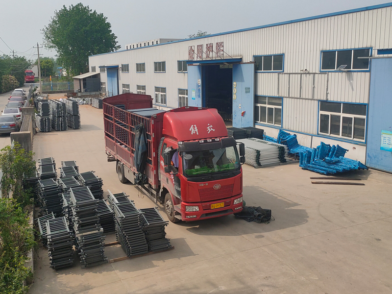 金用護欄2023年4月18日鋅鋼百葉窗裝車發(fā)貨！