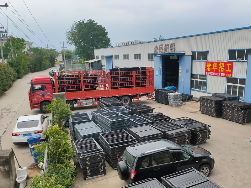 金用護欄2023年5月4日鋅鋼圍墻護欄裝車發(fā)貨！