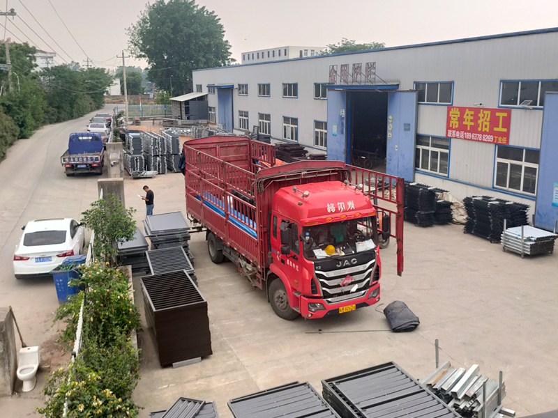 金用護欄2023年5月12日鋅鋼飄窗護欄裝車發(fā)貨！