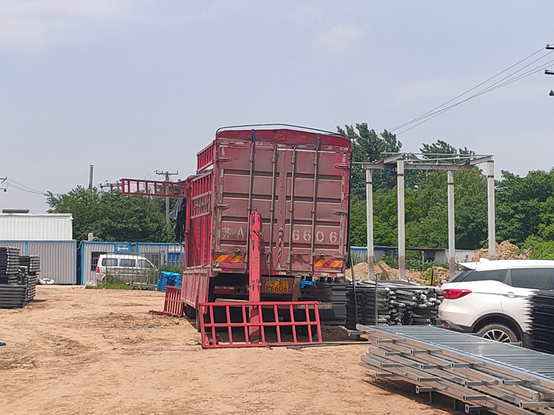 2023年5月25日鋅鋼飄窗護(hù)欄裝車發(fā)貨！