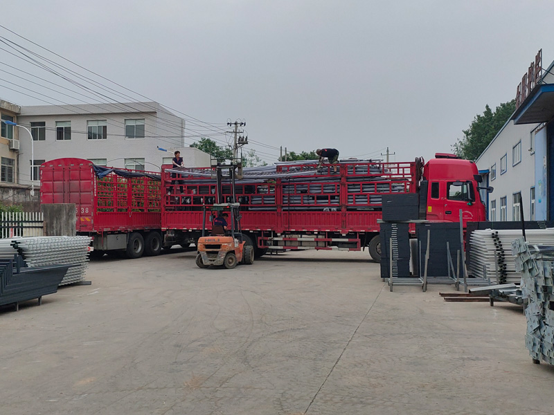 2023年6月2日鋅鋼玻璃護(hù)欄裝車發(fā)貨！