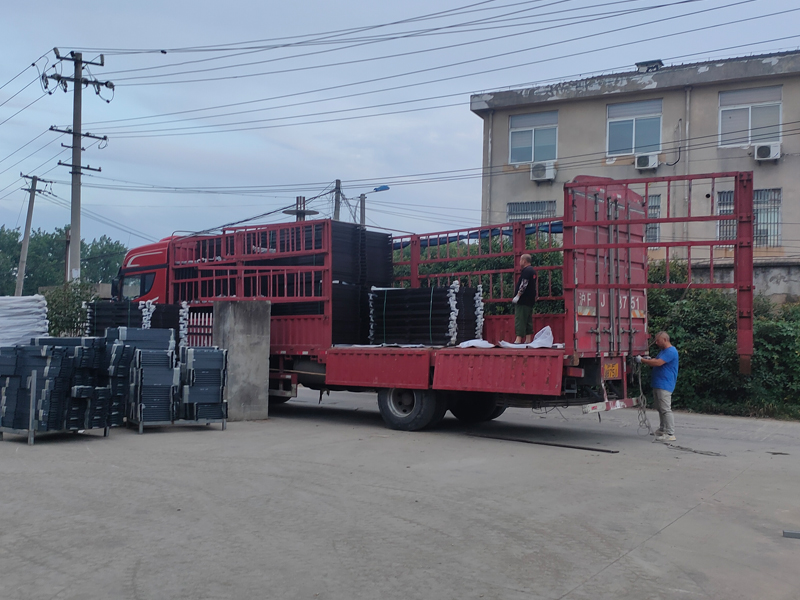 2023年6月19日鋅鋼護(hù)窗欄桿裝車發(fā)貨！