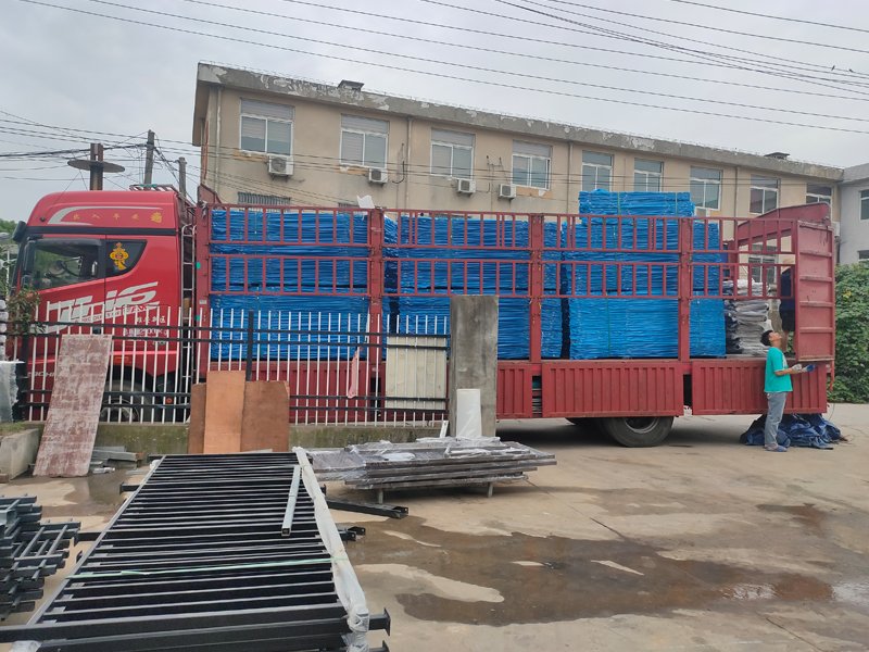 2023年7月15日鋅鋼陽臺護(hù)欄裝車發(fā)貨！