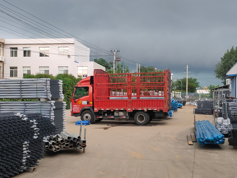 2023年7月22日鋅鋼組裝式護(hù)欄裝車(chē)發(fā)貨！