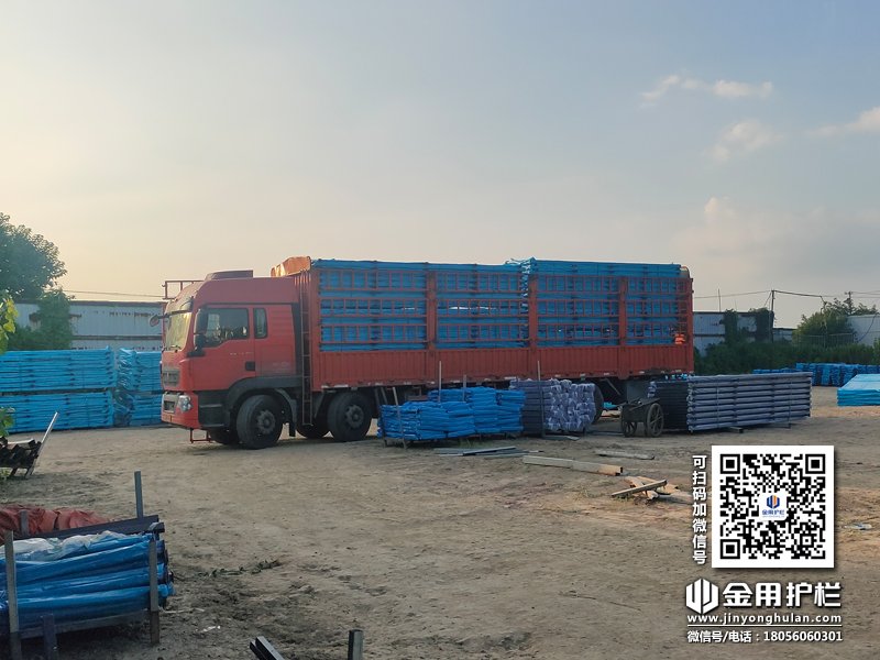 2023年8月12日鋅鋼陽臺護欄裝車發(fā)貨！