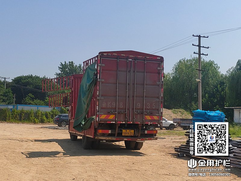 2023年8月16日鋅鋼護(hù)窗欄桿裝車發(fā)貨！