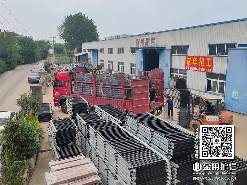 2023年8月17日鋅鋼玻璃欄桿裝車發(fā)貨！