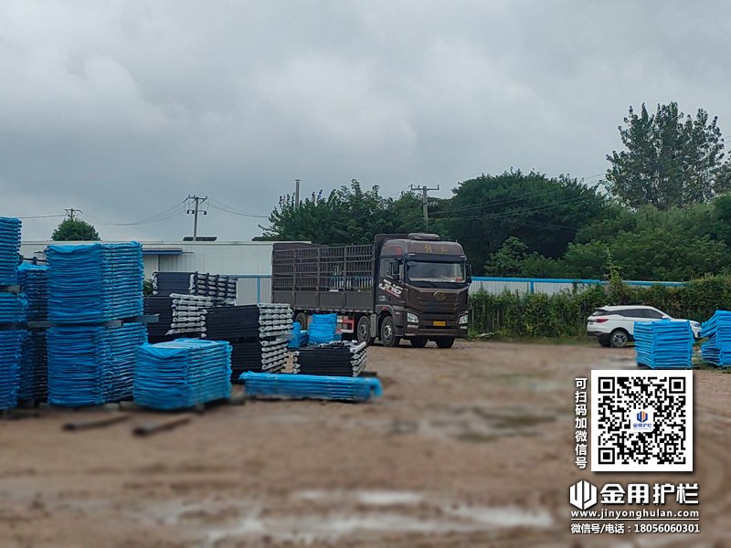 2023年9月13日鋅鋼陽臺護(hù)欄裝車發(fā)貨！