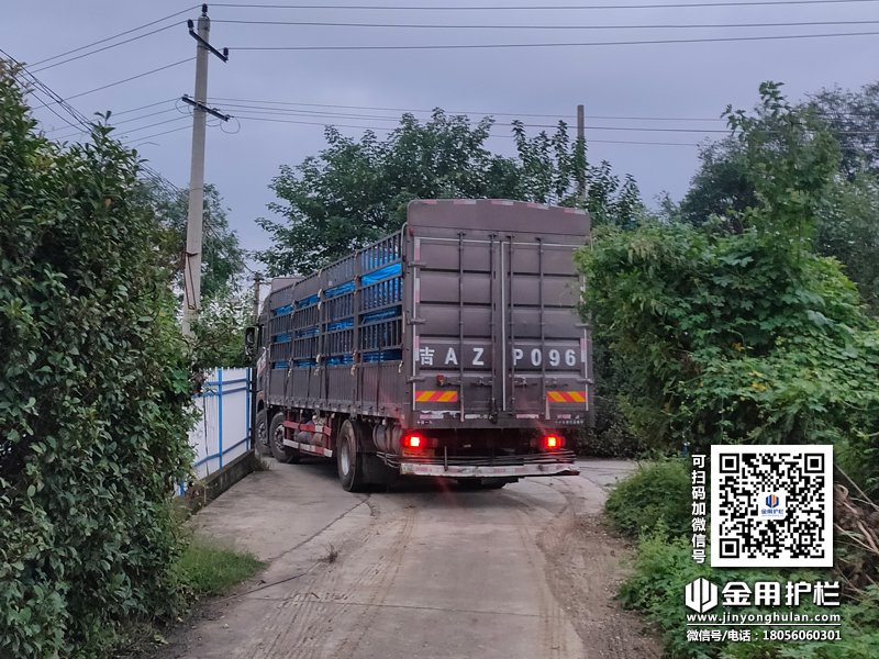 2023年9月15日鋅鋼陽臺(tái)護(hù)欄裝車發(fā)貨！