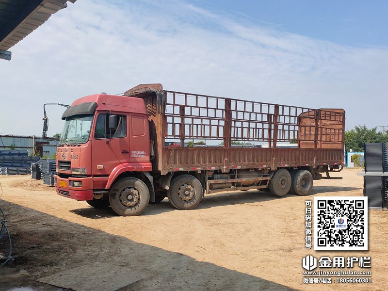 2023年9月18日鋅鋼飄窗欄桿裝車發(fā)貨！