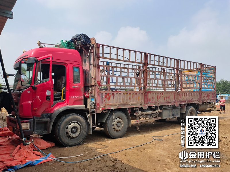 2023年9月27日鋅鋼百葉窗裝車(chē)發(fā)貨！