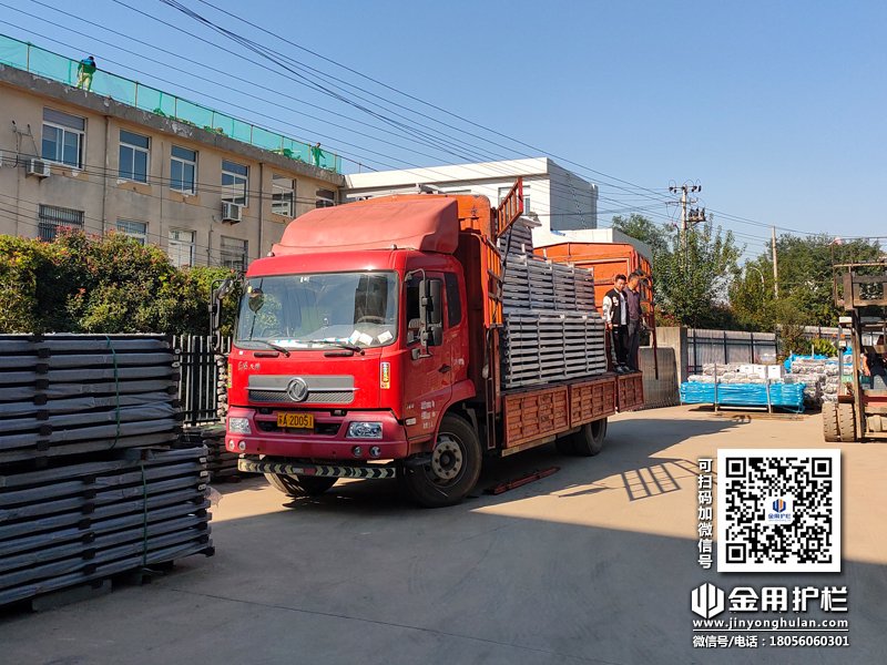 2023年10月24日鋅鋼玻璃欄桿裝車(chē)發(fā)貨！