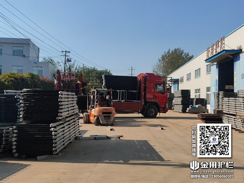 2023年10月27日鋅鋼圍墻護(hù)欄裝車發(fā)貨！