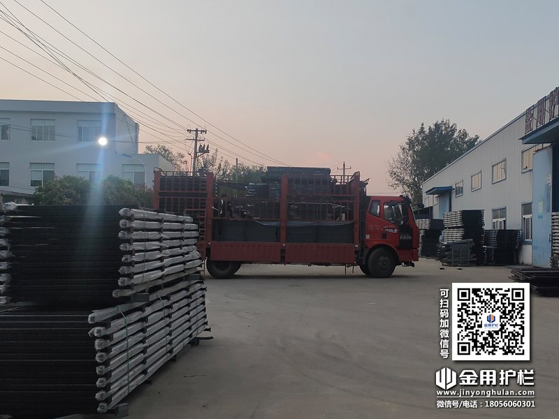 2023年10月30日鋅鋼圍墻護(hù)欄裝車發(fā)貨！