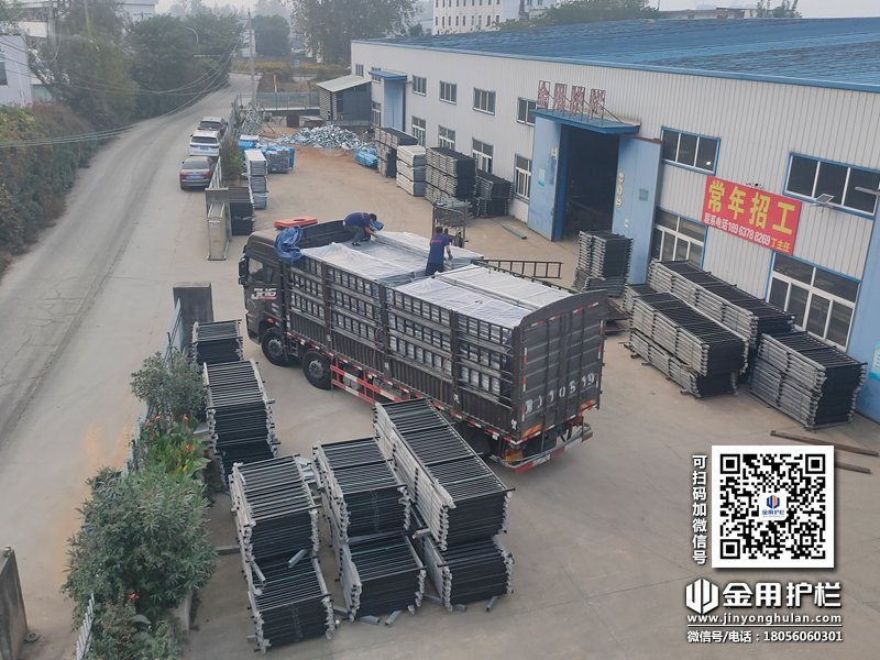 2023年10月31日鋅鋼陽(yáng)臺(tái)護(hù)欄裝車發(fā)貨！