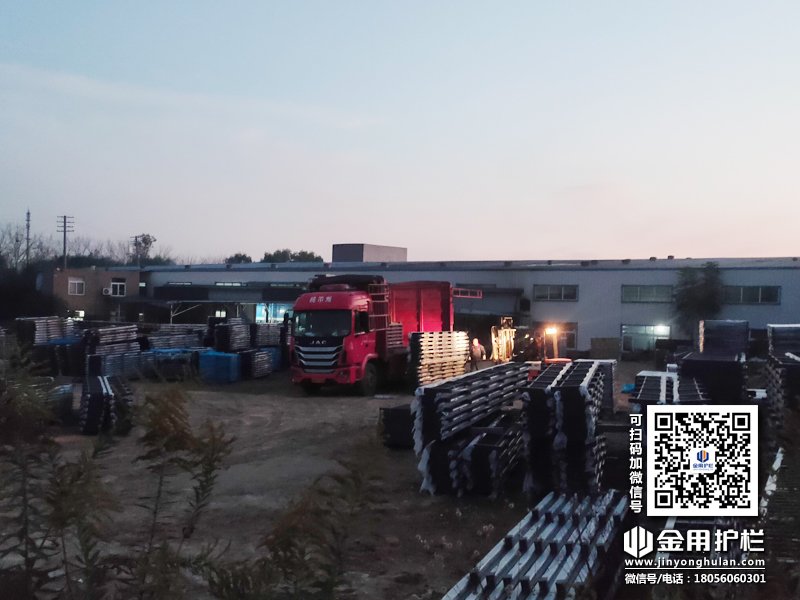 2023年11月11日鋅鋼飄窗欄桿裝車發(fā)貨！