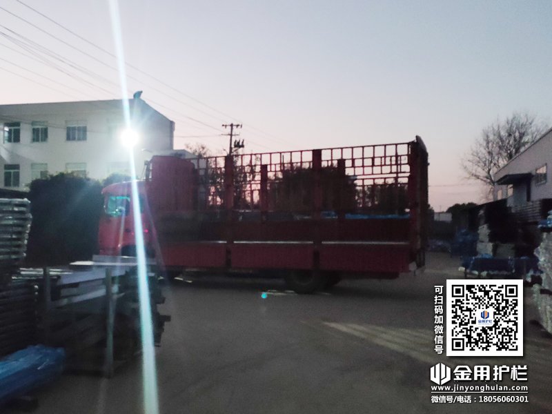 2023年11月27日鋅鋼圍墻護欄裝車發(fā)貨！