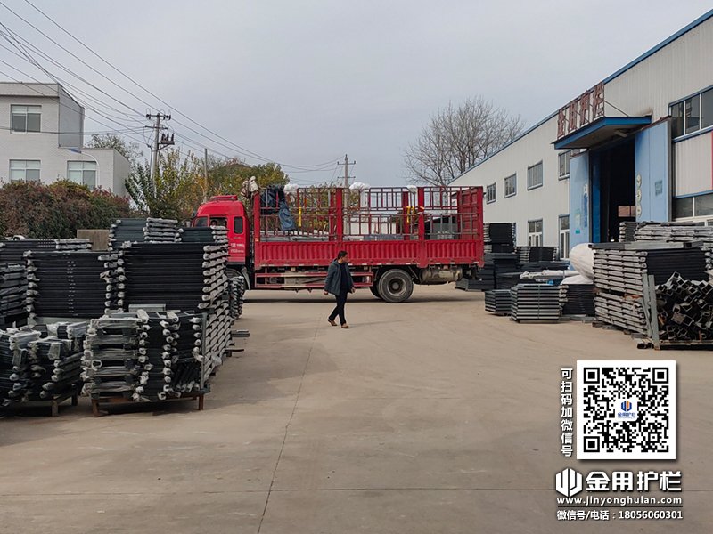 2023年12月6日鋅鋼百葉窗裝車發(fā)貨！