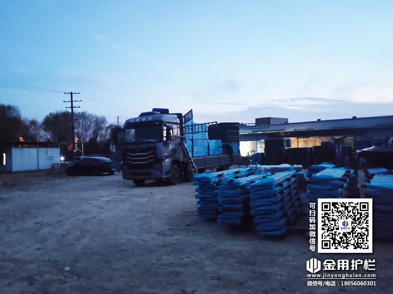 2023年12月11日鋅鋼連廊欄桿裝車發(fā)貨！