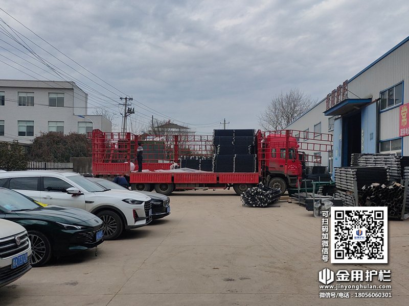 2023年12月26日鋅鋼護窗欄桿裝車發(fā)貨！