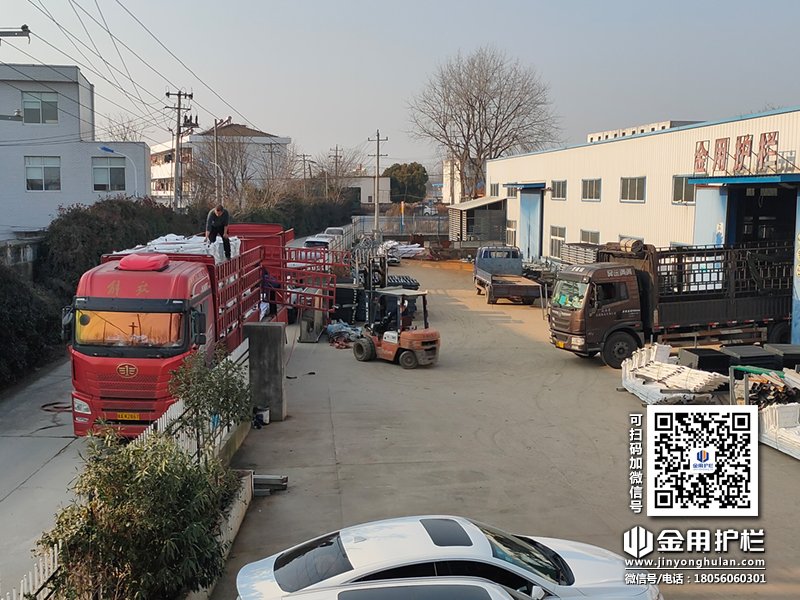 2024年1月6日鋅鋼空調護欄裝車發(fā)貨！