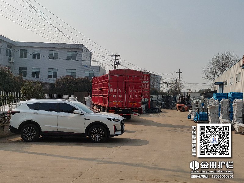 2024年3月16日鋅鋼連廊護(hù)欄裝車發(fā)貨！