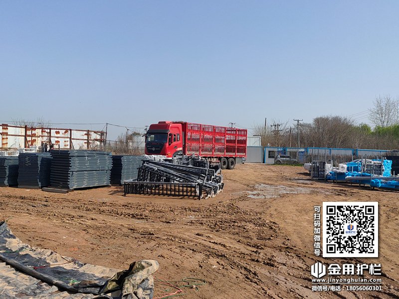 2024年4月2日鋅鋼空調(diào)欄桿裝車發(fā)貨！