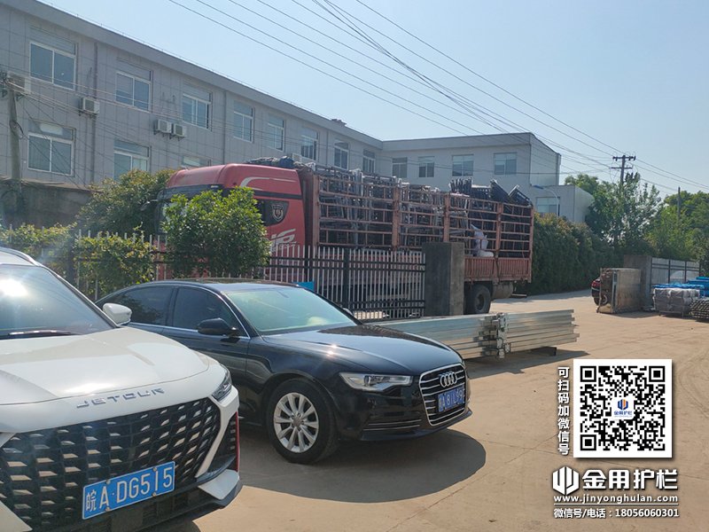 2024年5月7日鋅鋼空調(diào)護(hù)欄裝車發(fā)貨！