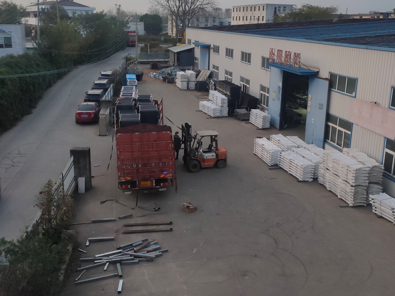 2024年11月23日鋅鋼護窗欄桿裝車發(fā)貨！