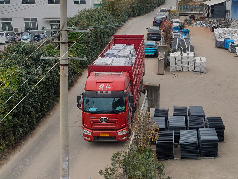 2024年12月5日鋅鋼飄窗欄桿裝車發(fā)貨！